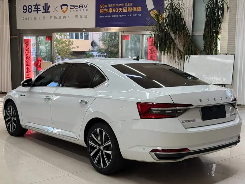 Skoda Superb — фото 6