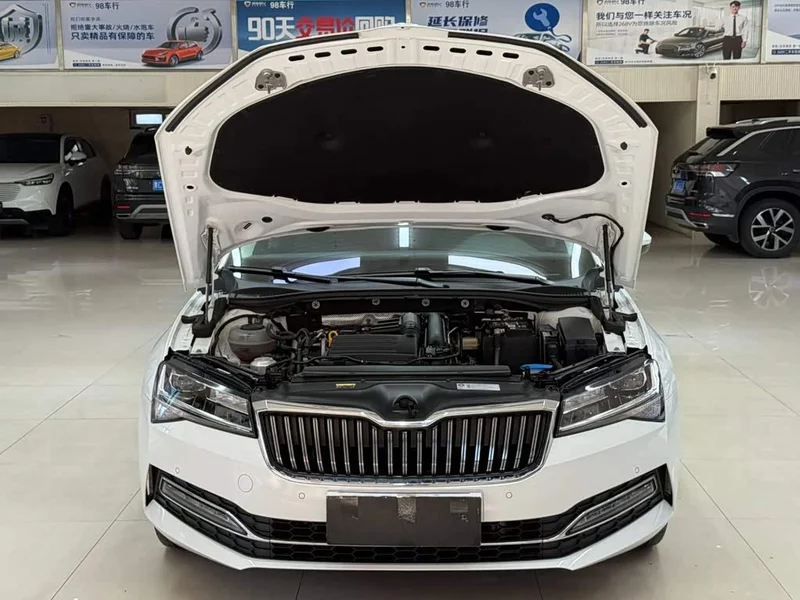 Skoda Superb — фото 7