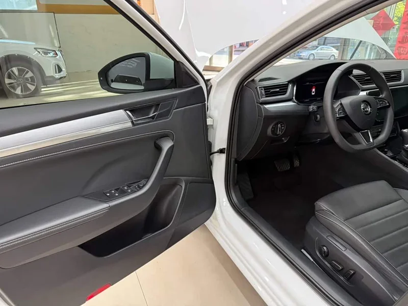 Skoda Superb — фото 8