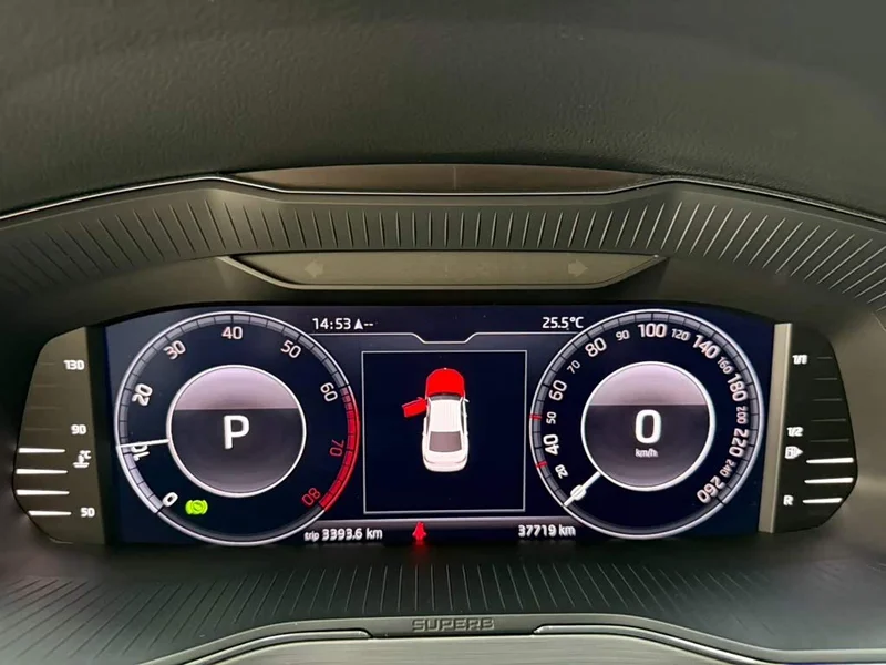 Skoda Superb — фото 10