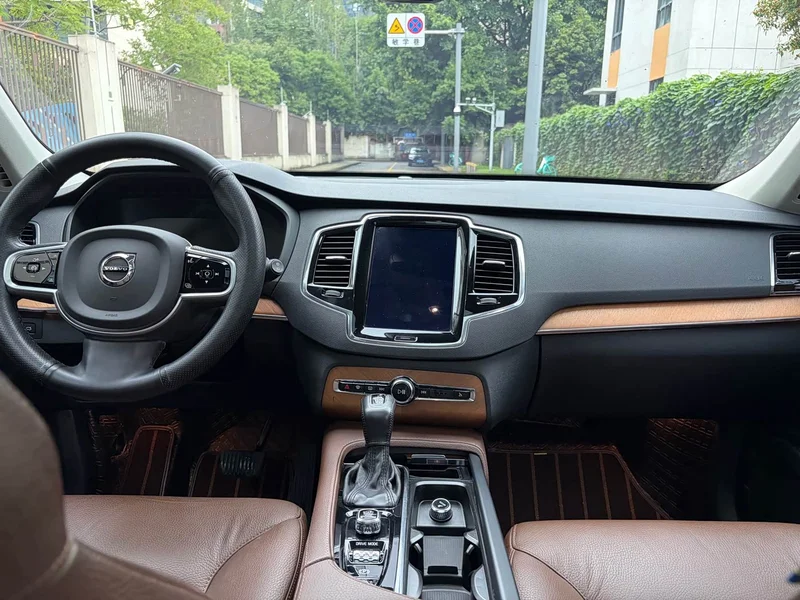Volvo XC90 — фото 15