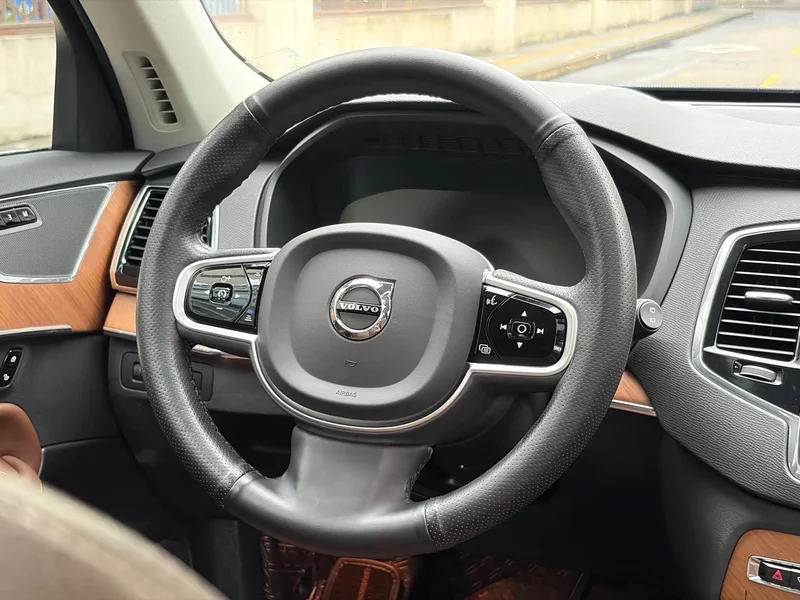 Volvo XC90 — фото 20