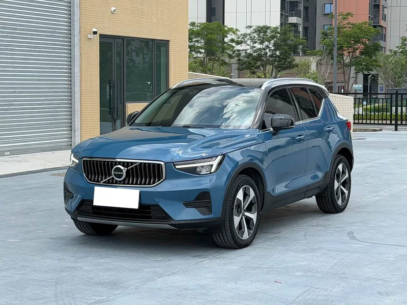 Volvo XC40 — фото 1