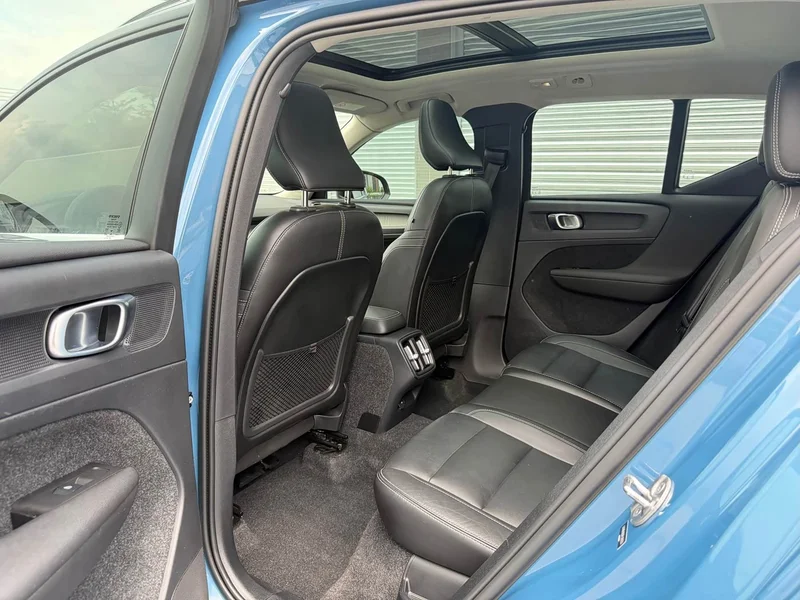 Volvo XC40 — фото 14