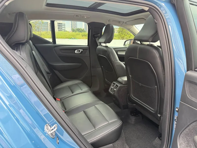 Volvo XC40 — фото 15