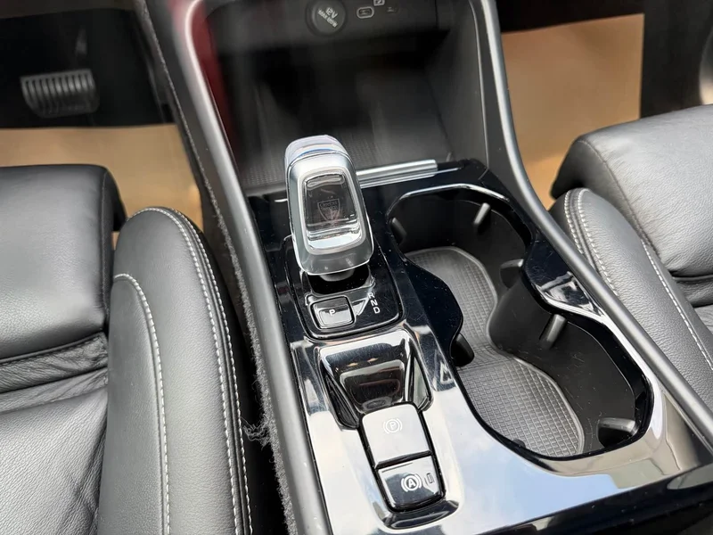 Volvo XC40 — фото 20