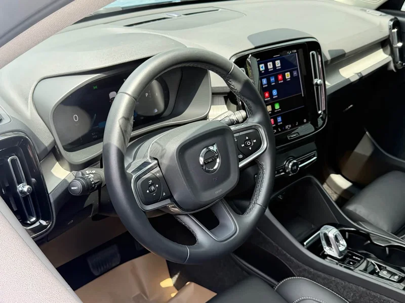 Volvo XC40 — фото 27