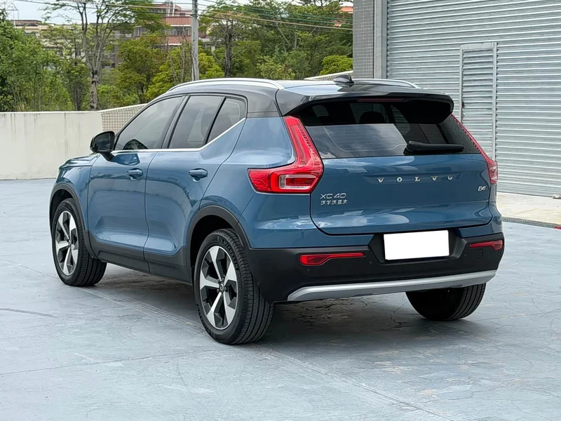 Volvo XC40 — фото 7