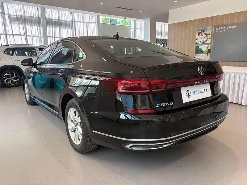 Volkswagen Passat — фото 18