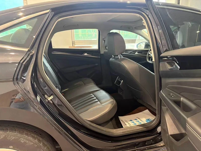 Volkswagen Passat — фото 8