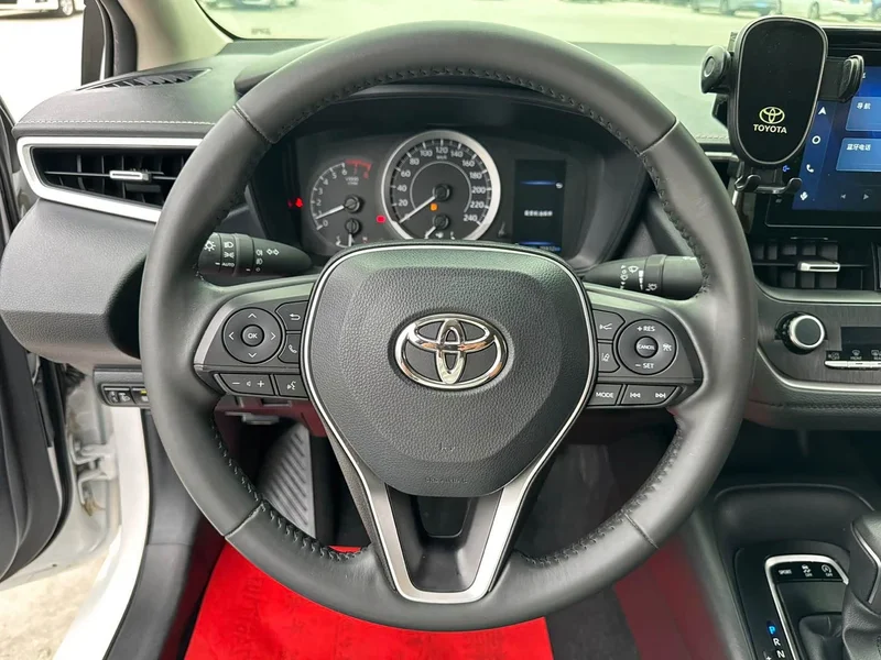 Toyota Corolla — фото 12