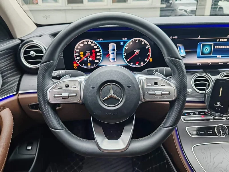 Mercedes-Benz E-Class — фото 11