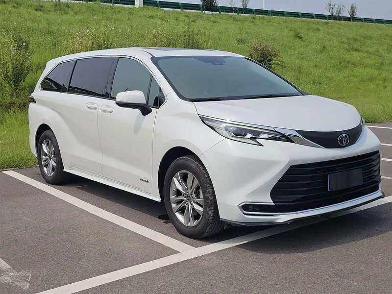 Toyota Sienna — фото 3