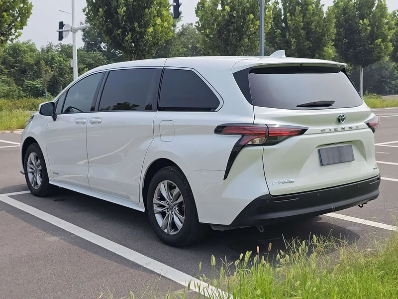 Toyota Sienna — фото 8