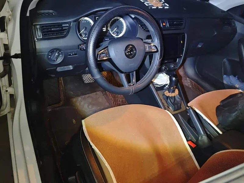 Volkswagen Octavia — фото 12