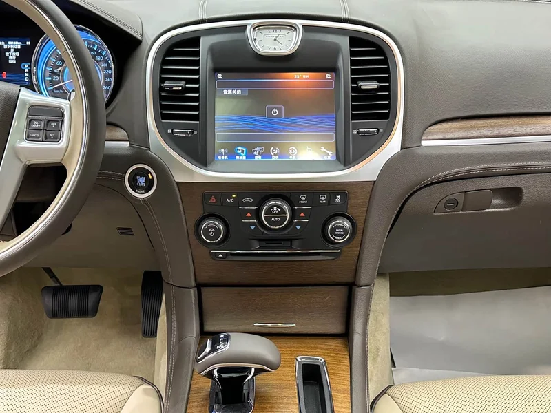 Chrysler 300C — фото 20