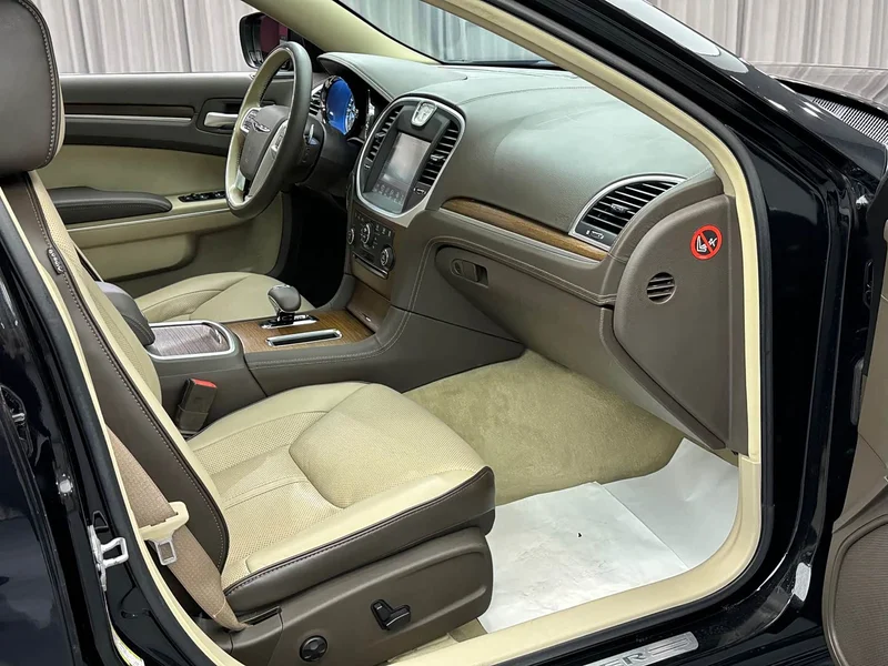 Chrysler 300C — фото 26