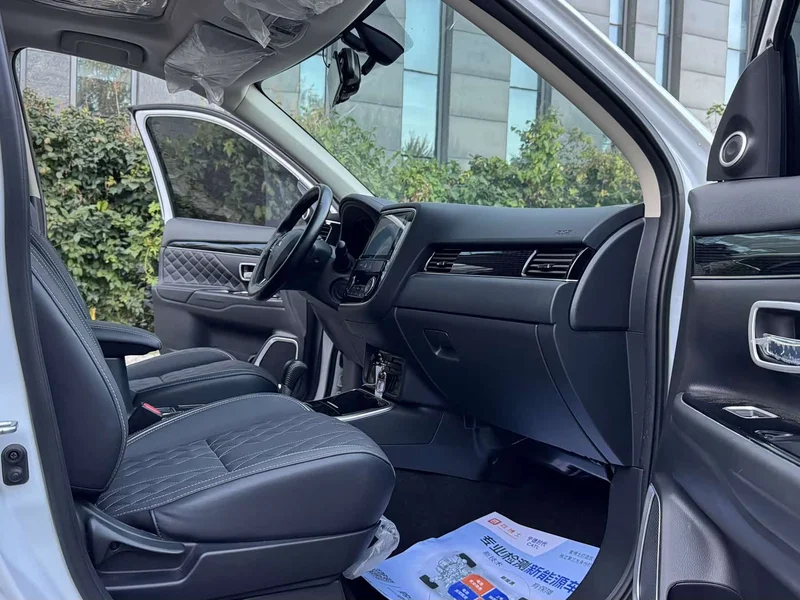 Mitsubishi Outlander — фото 13