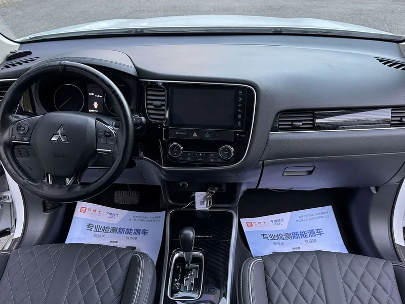 Mitsubishi Outlander — фото 15