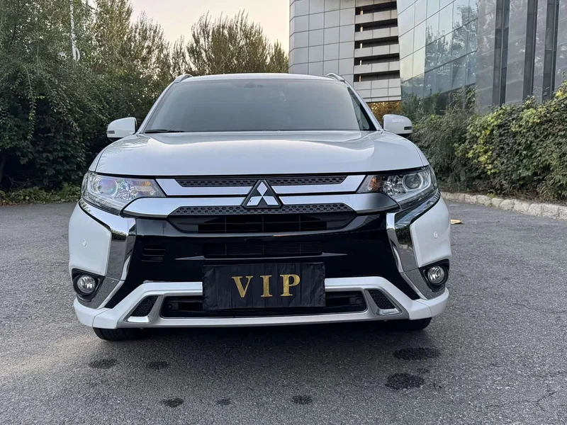 Mitsubishi Outlander — фото 3