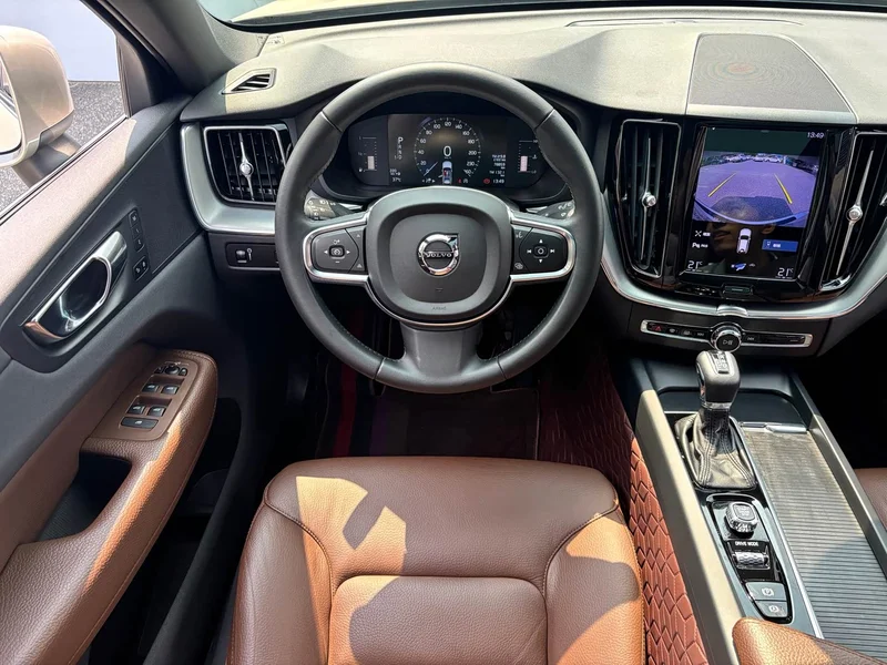Volvo XC60 — фото 14