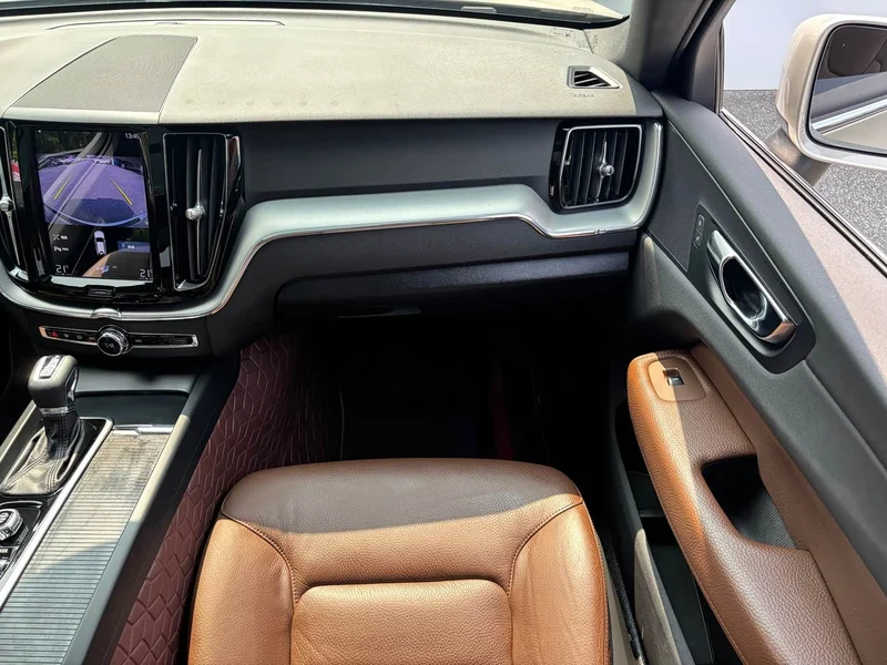 Volvo XC60 — фото 15