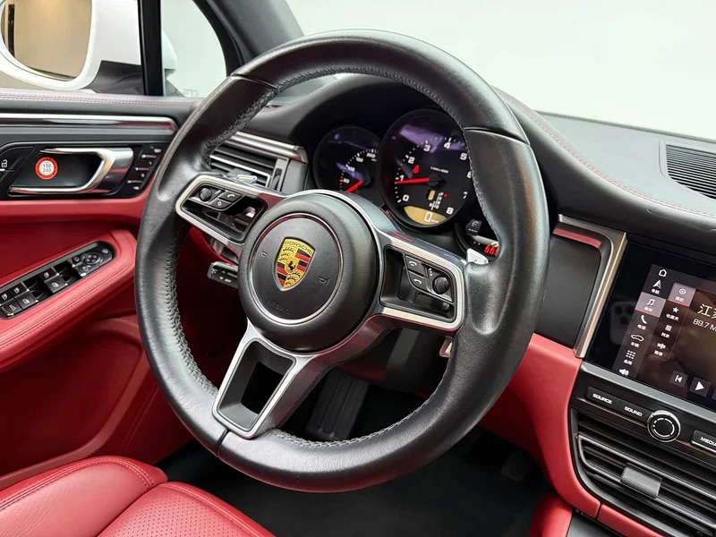 Porsche Macan — фото 15