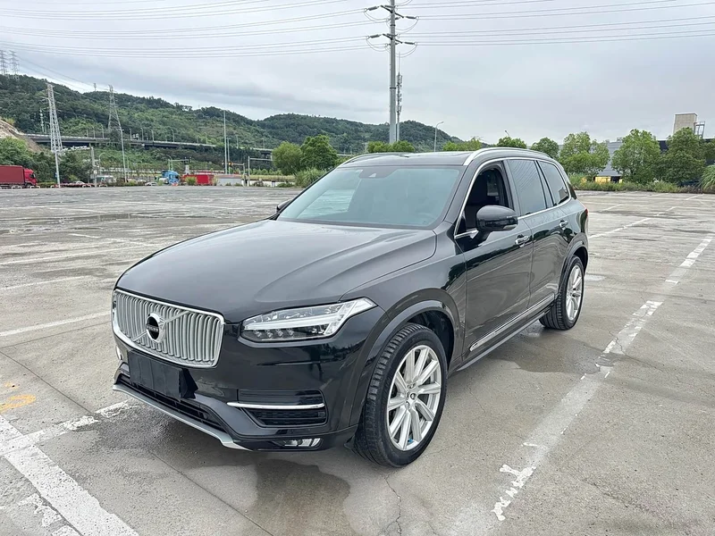 Volvo XC90 — фото 1