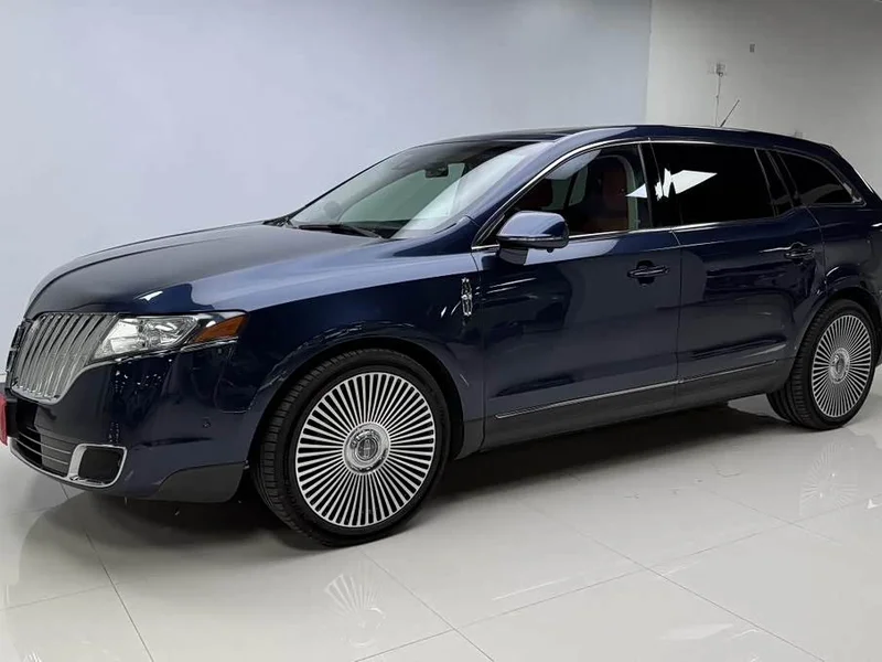 Lincoln MKT — фото 1