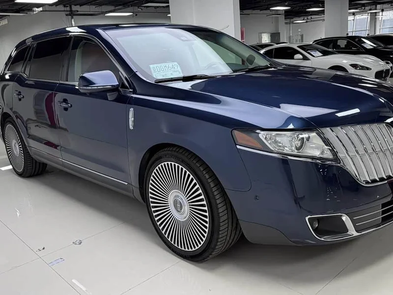 Lincoln MKT — фото 10