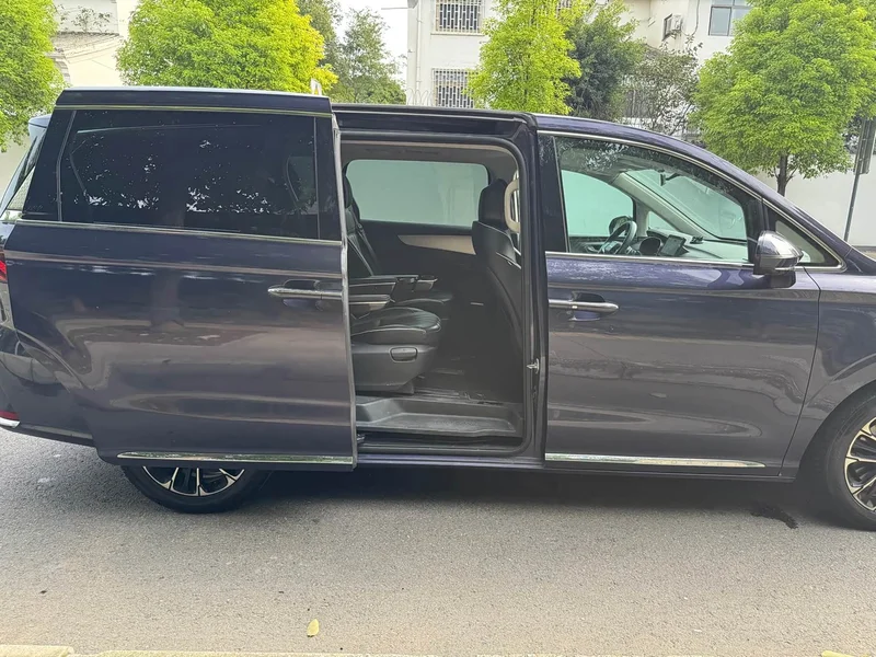 Roewe iMAX8 — фото 12