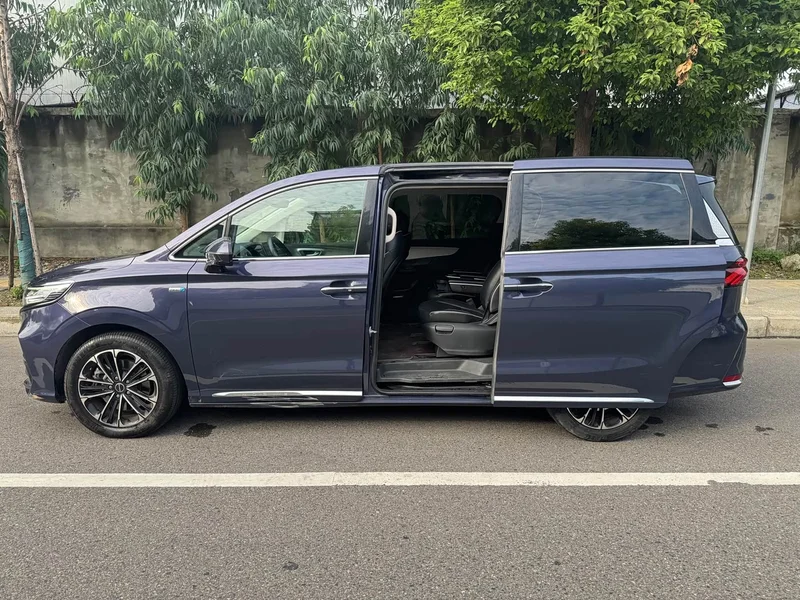 Roewe iMAX8 — фото 13