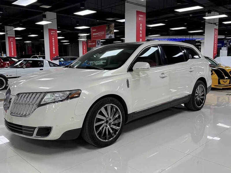 Lincoln MKT — фото 1