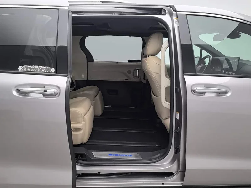 Toyota Sienna — фото 15