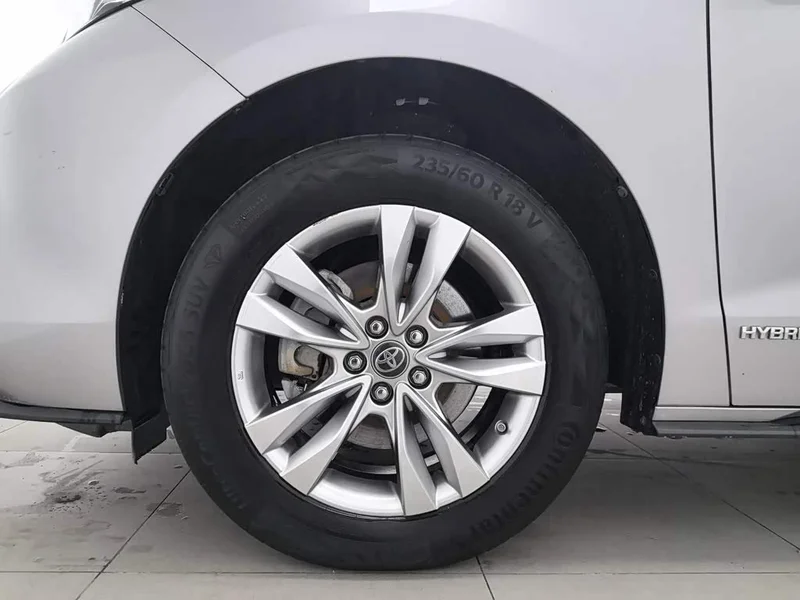 Toyota Sienna — фото 17