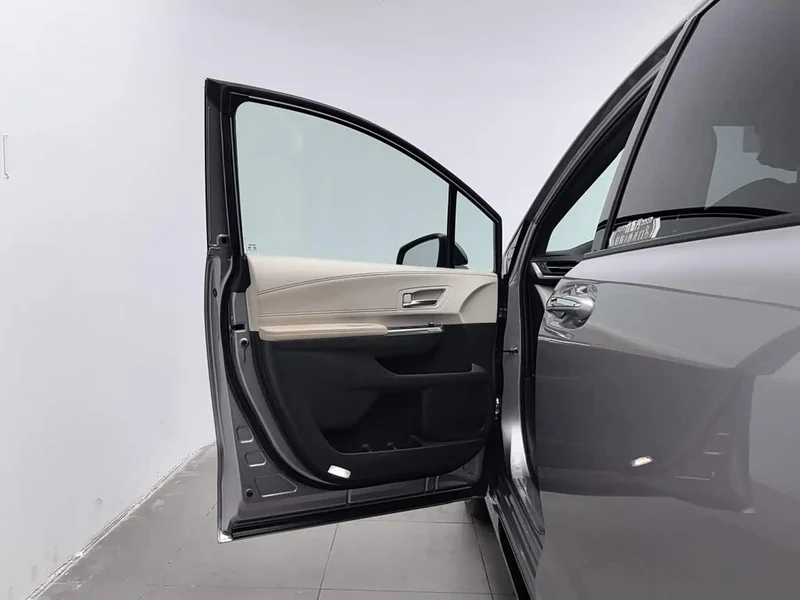 Toyota Sienna — фото 8