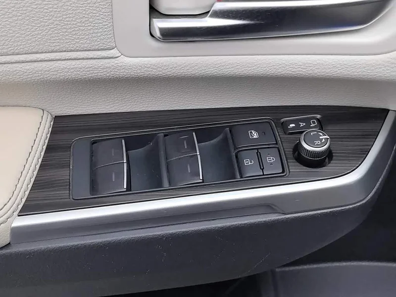 Toyota Sienna — фото 9