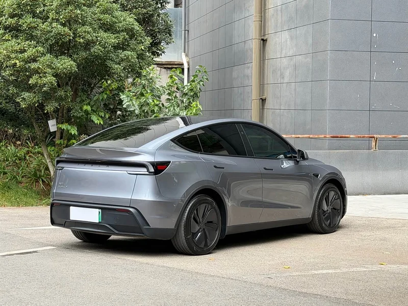 Tesla Model Y — фото 7