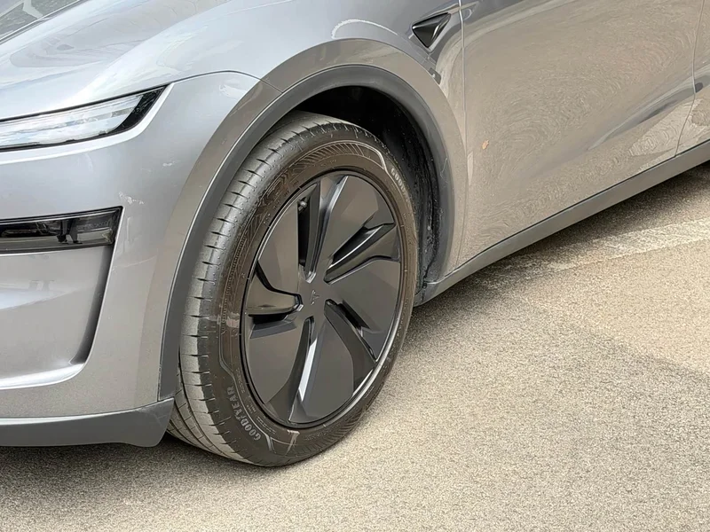 Tesla Model Y — фото 9