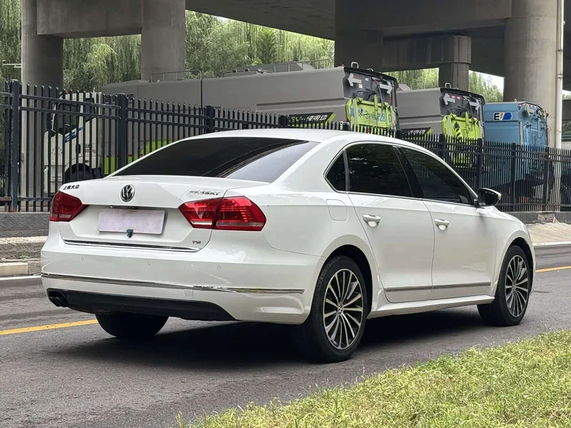 Volkswagen Passat — фото 6