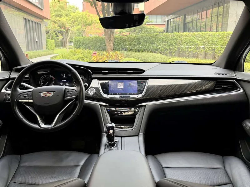 Cadillac XT6 — фото 11