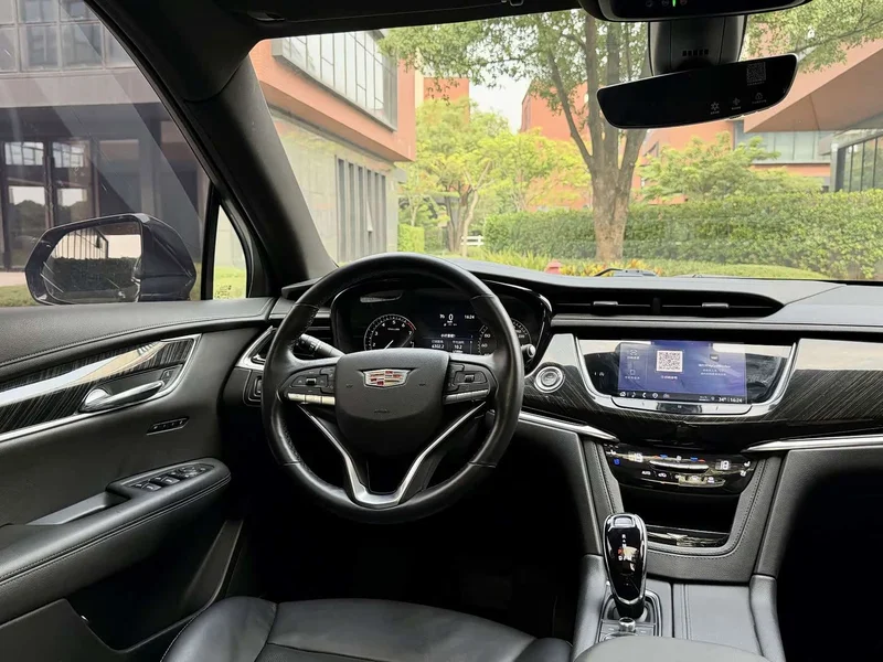 Cadillac XT6 — фото 12