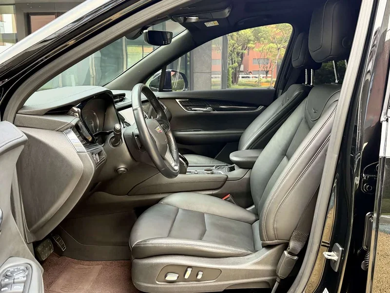 Cadillac XT6 — фото 14