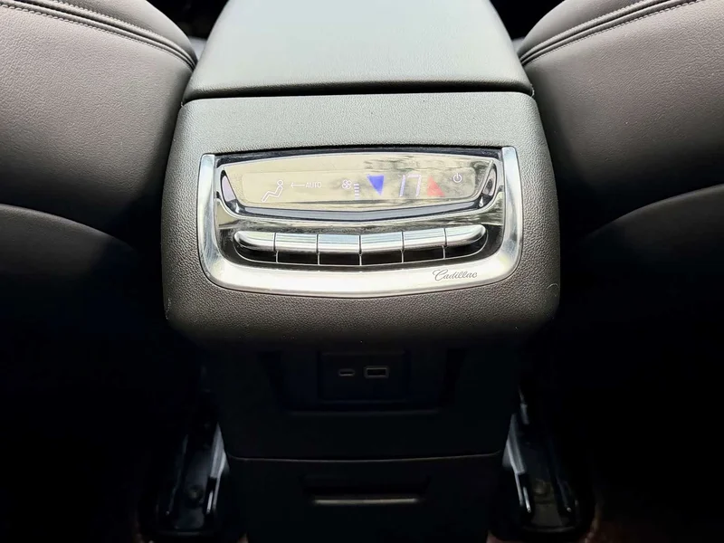 Cadillac XT6 — фото 9