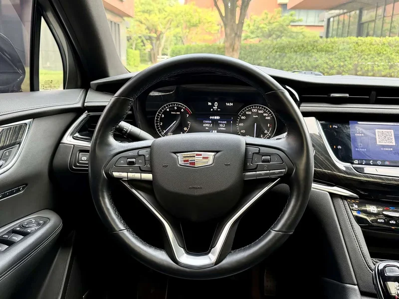 Cadillac XT6 — фото 10