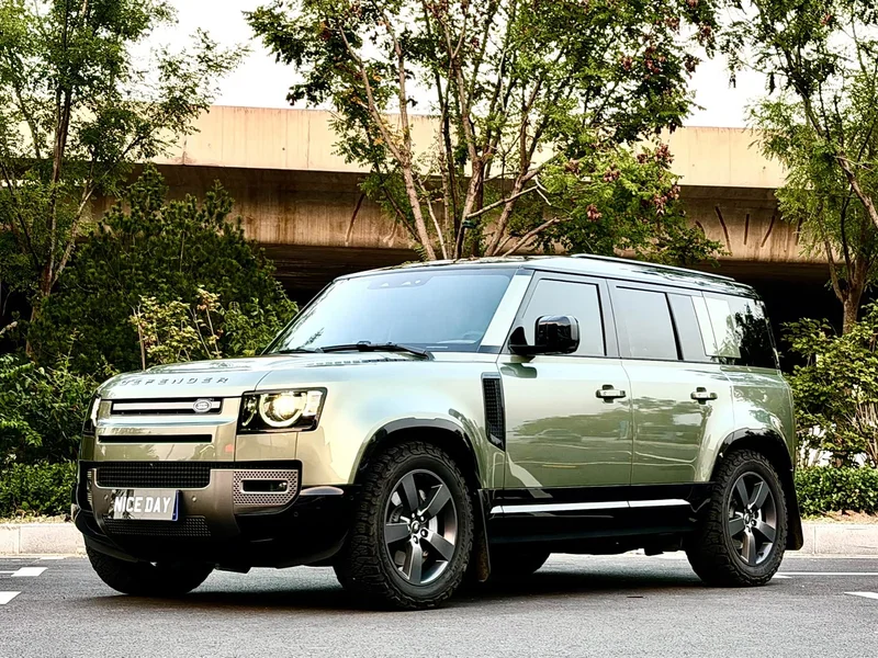 Land Rover Defender — фото 1