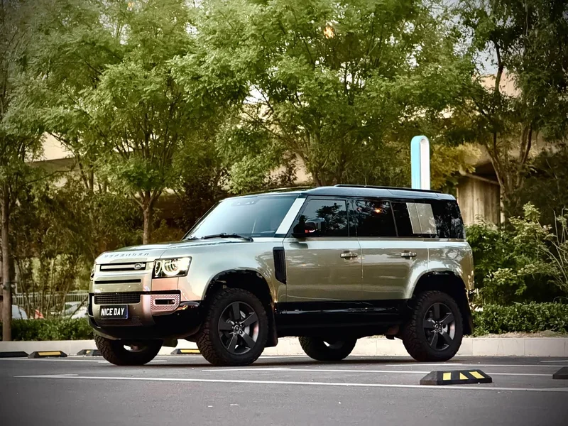Land Rover Defender — фото 15