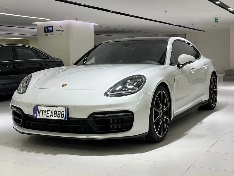 Porsche Panamera — фото 1