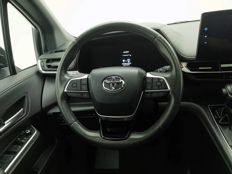 Toyota Sienna — фото 11