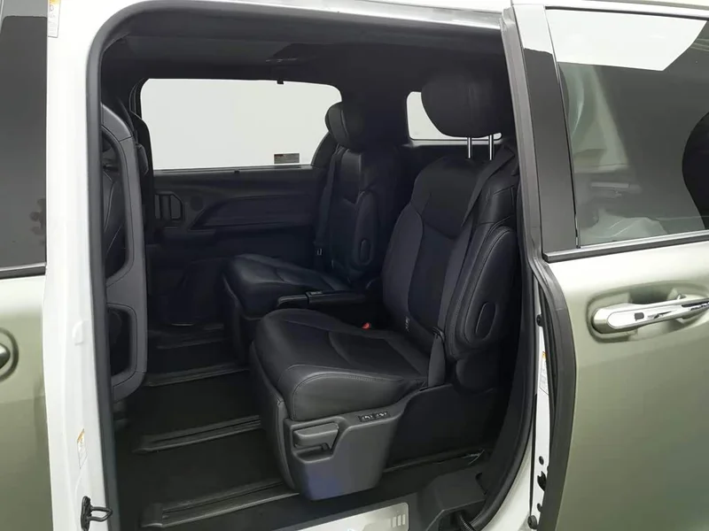 Toyota Sienna — фото 15